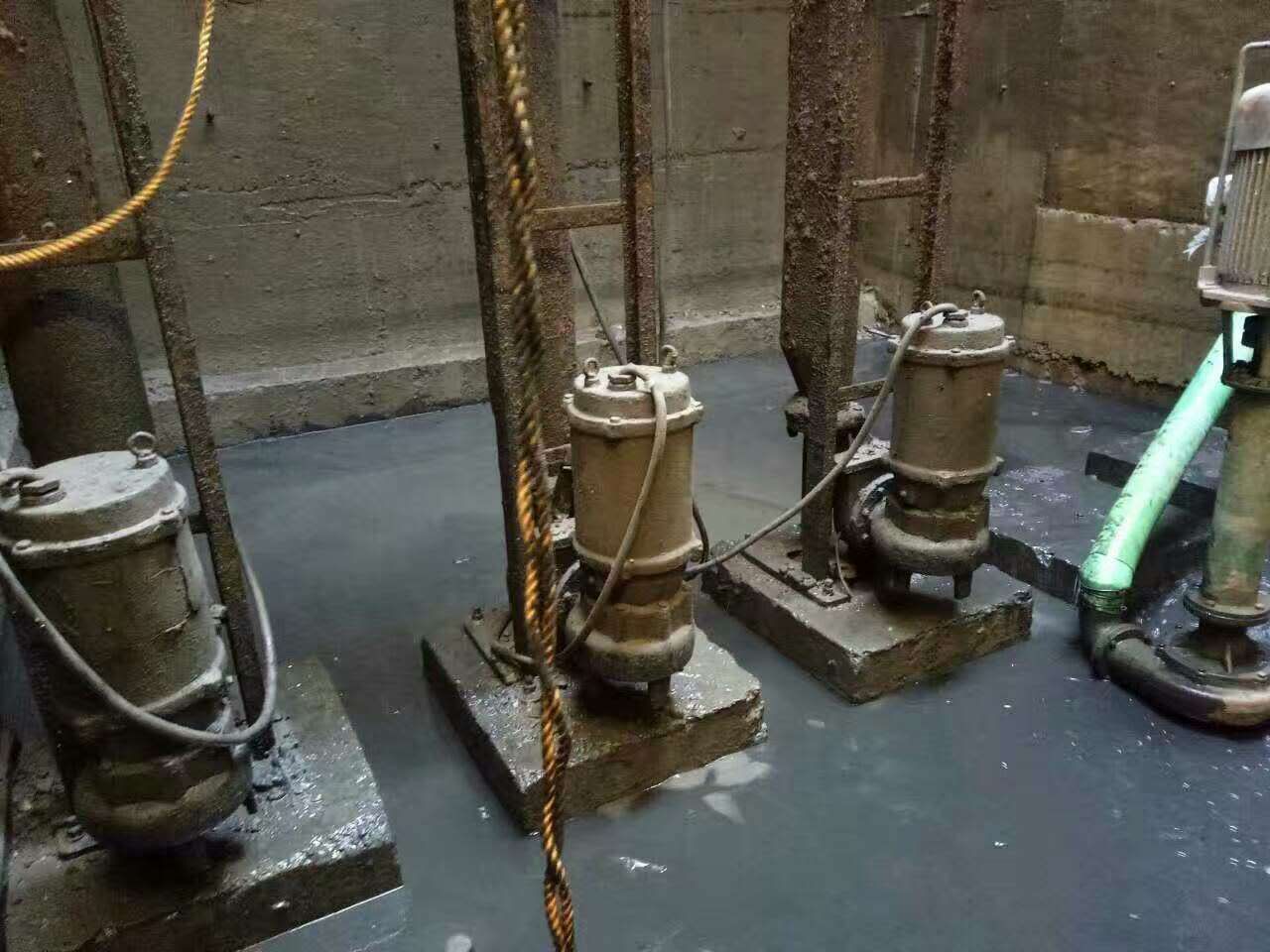 竹山污水池清理